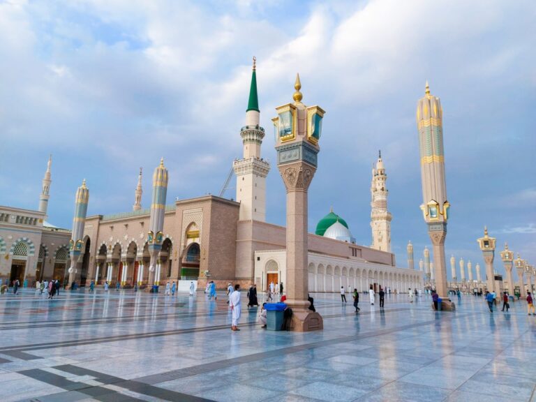 prophet-mohammed-mosque-al-masjid-an-nabawi-umra-and-hajj-journey-at-muslim-s-holy-lands